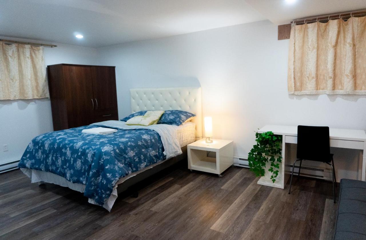 Newly Renovated Studio, Separate Entrance มอนทรีอัล ภายนอก รูปภาพ