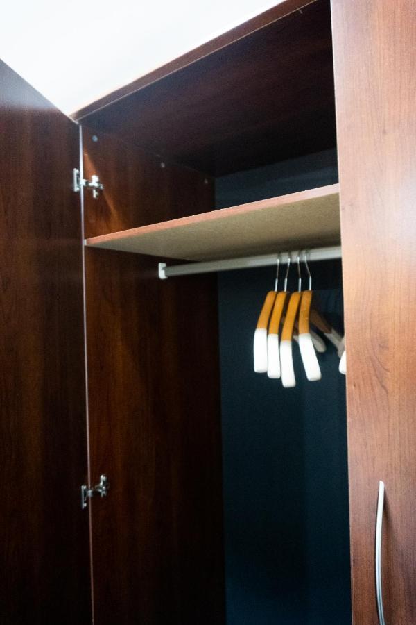 Newly Renovated Studio, Separate Entrance มอนทรีอัล ภายนอก รูปภาพ
