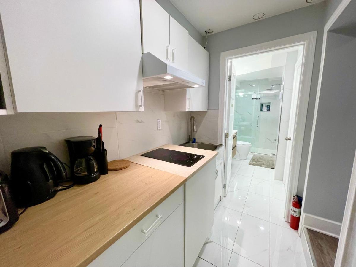 Newly Renovated Studio, Separate Entrance มอนทรีอัล ภายนอก รูปภาพ