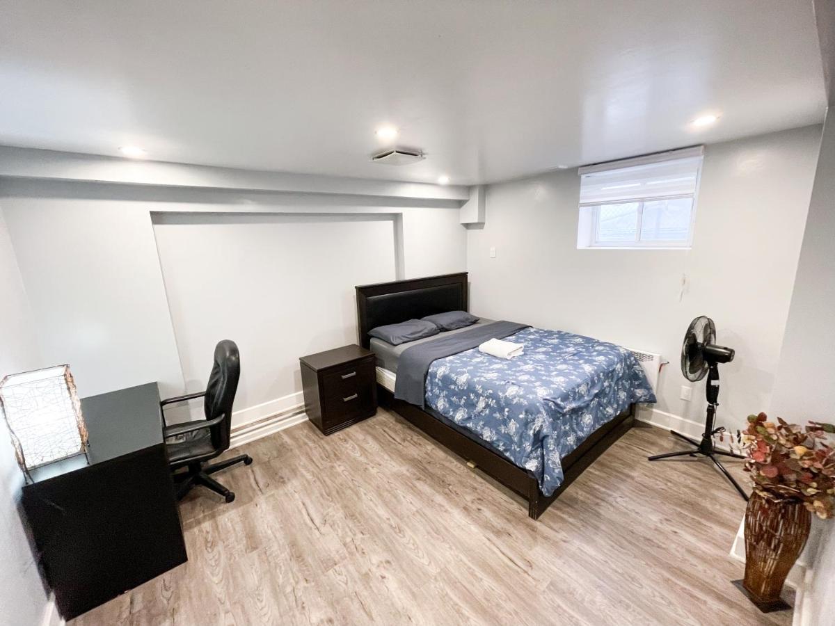 Newly Renovated Studio, Separate Entrance มอนทรีอัล ภายนอก รูปภาพ